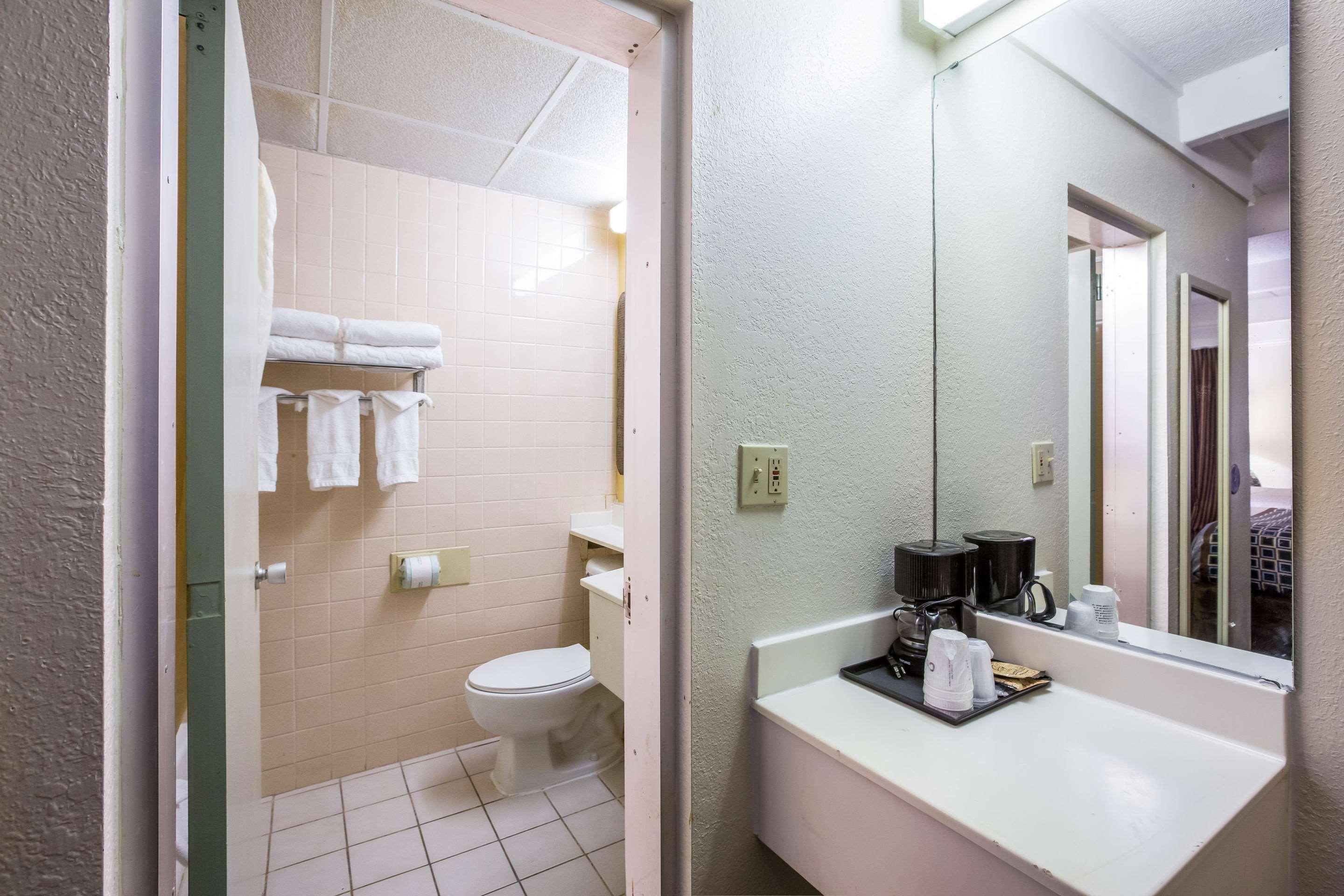 Super 8 By Wyndham Macon Ga Hotell Exteriör bild