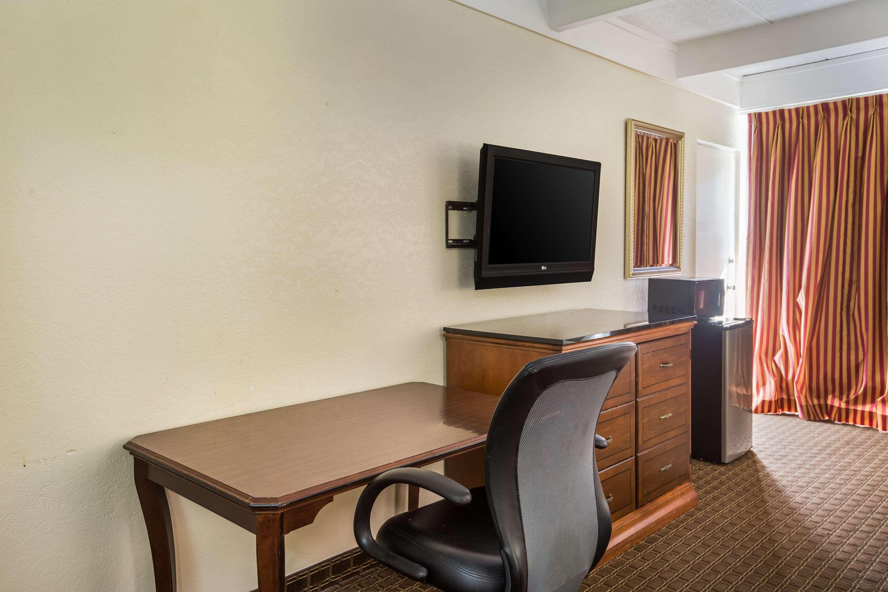 Super 8 By Wyndham Macon Ga Hotell Exteriör bild