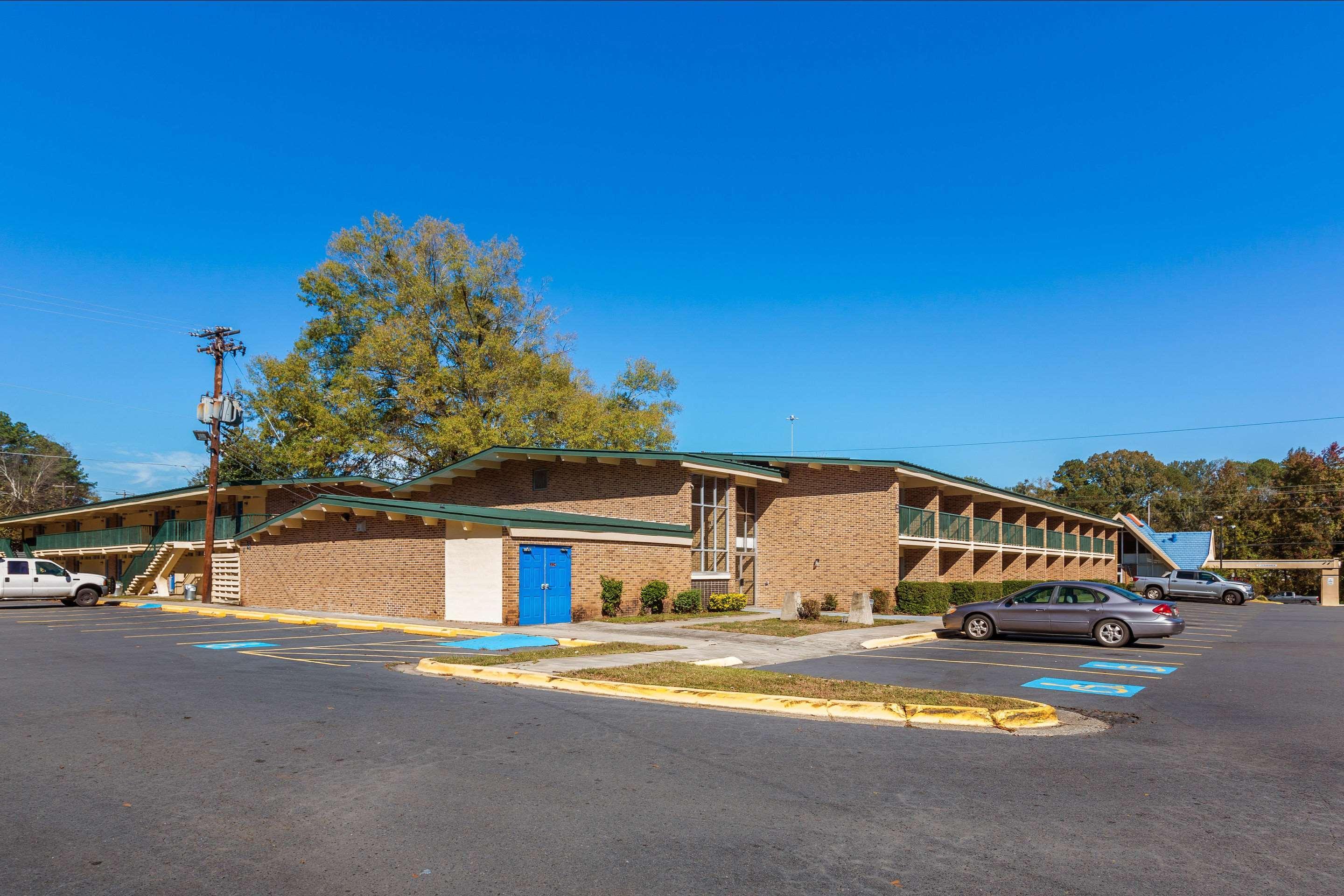 Super 8 By Wyndham Macon Ga Hotell Exteriör bild